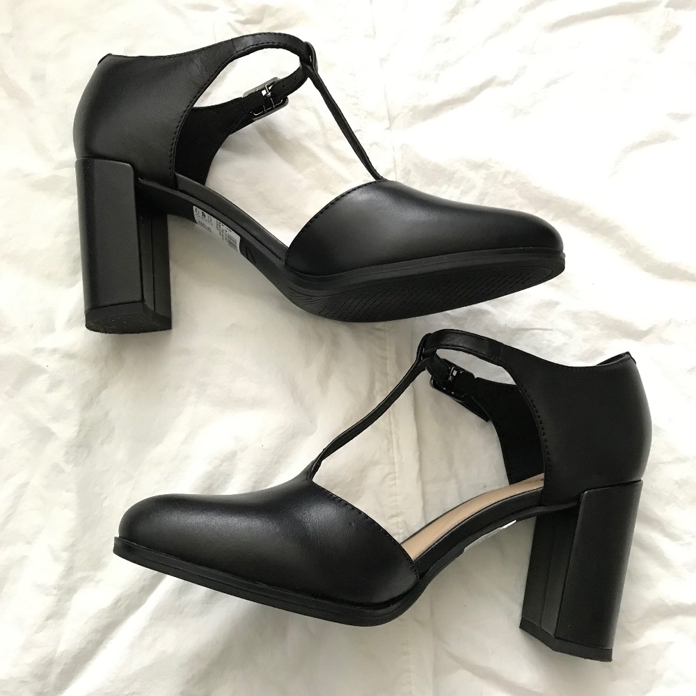 Clarks Freva85 T-Bar Black Pump Heels Leather Upper Size 6.5 Medium Width